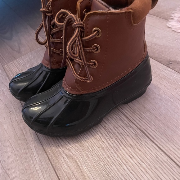Girls Black & Tan Snow Boots size 11T - Picture 6 of 6